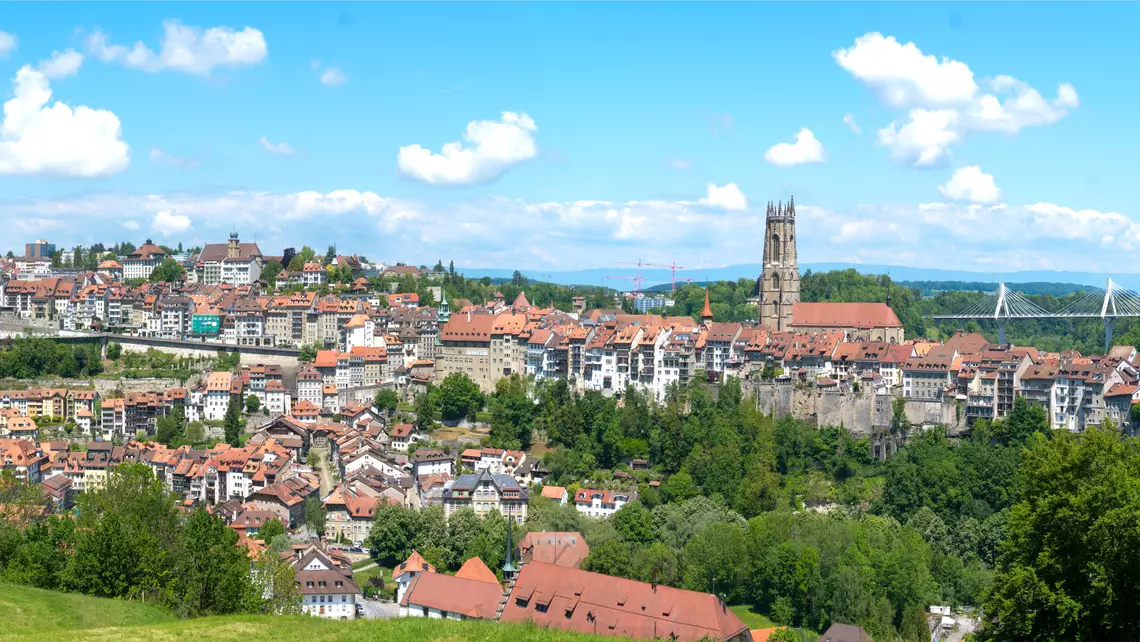 photographie couleur de la ville de Fribourg